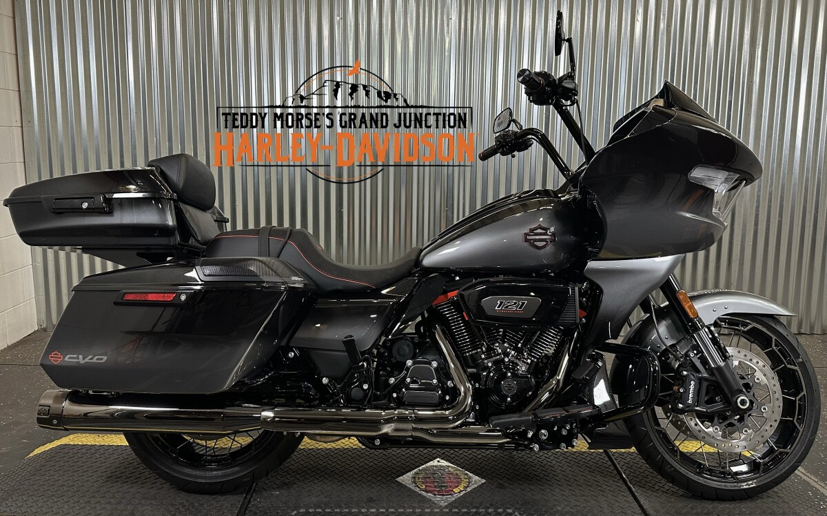 2025 Harley-Davidson CVO Road Glide Raven Fade