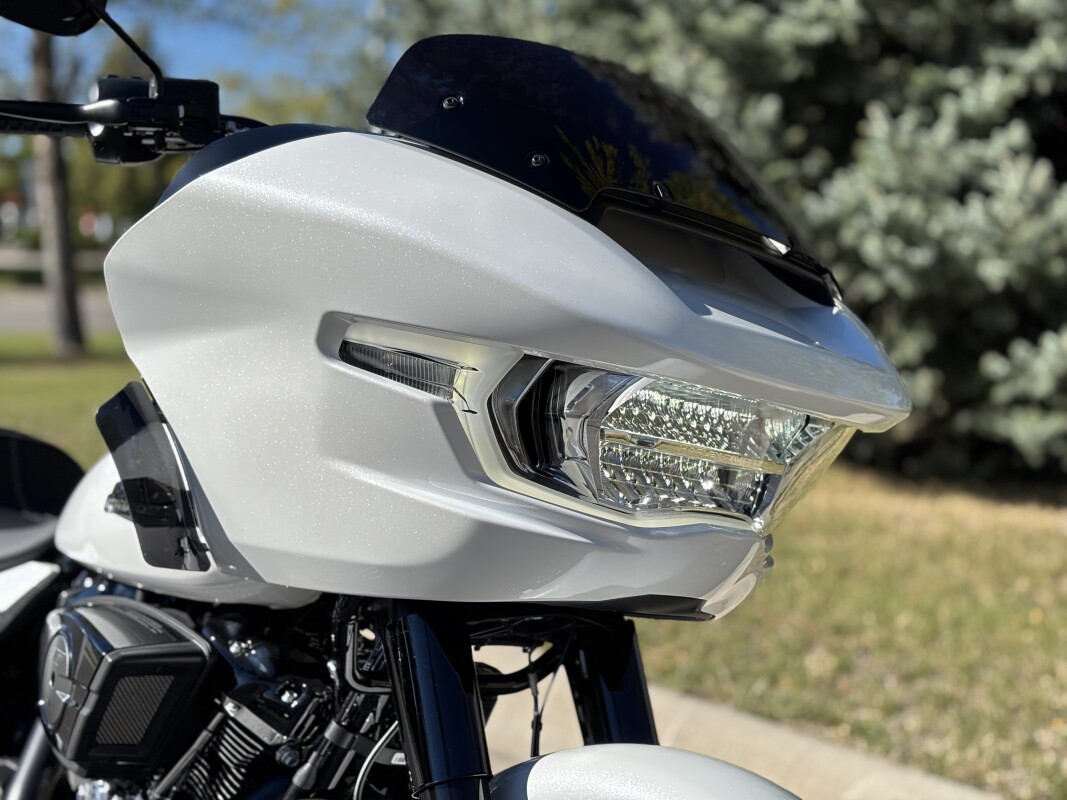 2025 Harley-Davidson Road Glide White Onyx Pearl - Black Finish - Photo 9