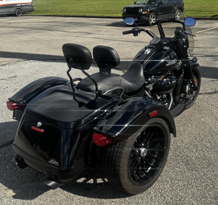2024 Harley-Davidson Freewheeler FLRT VIVID BLACK W/ PINSTRIPE - Photo 8
