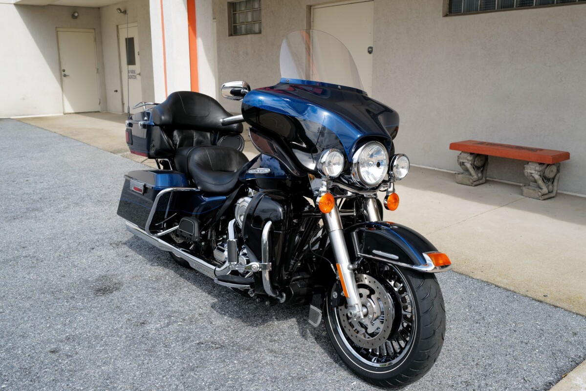 2012 Harley-Davidson Electra Glide Ultra Limited FLHTK Big Blue Pearl/Vivid Black - Photo 2