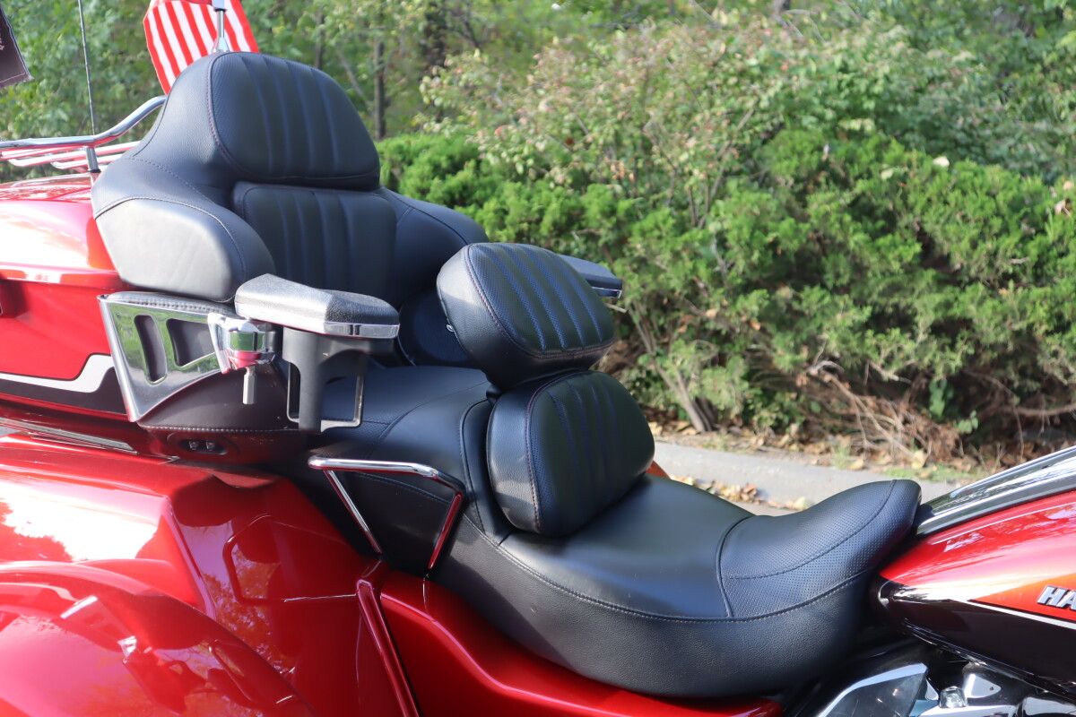 2021 Harley-Davidson CVO Tri Glide FLHTCUTGSE - Photo 9