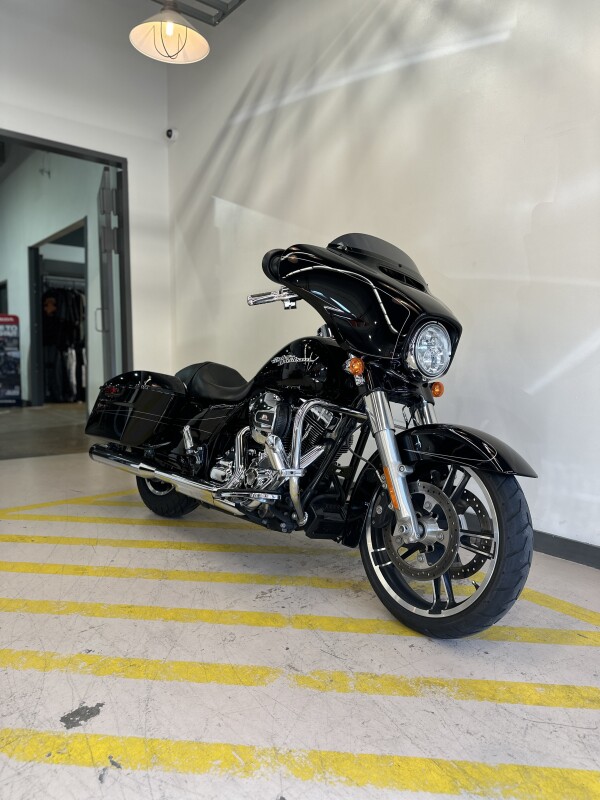 2016 Harley-Davidson Street Glide Special Vivid Black - Photo 2