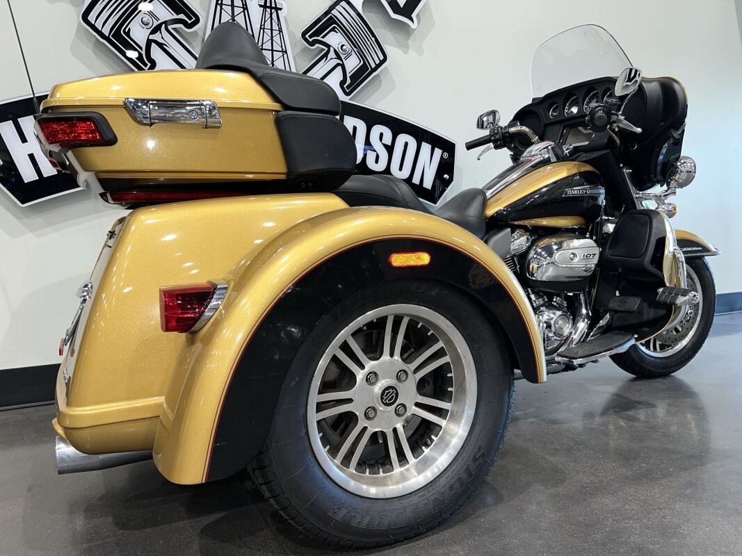 2017 Harley-Davidson Tri Glide Ultra FLHTCUTG - Photo 9