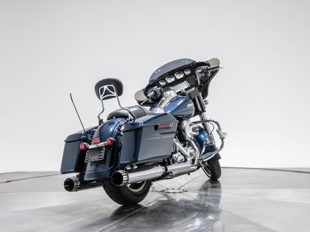 2016 HARLEY-DAVIDSON FLHXS STREET GLIDE SPECIAL in Cosmic Blue Pearl with 9112 miles - Photo 6