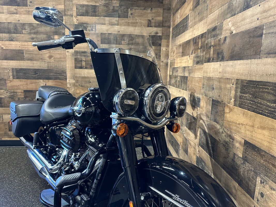 2018 Harley-Davidson Heritage Classic 114 Vivid Black FLHCS - Photo 4
