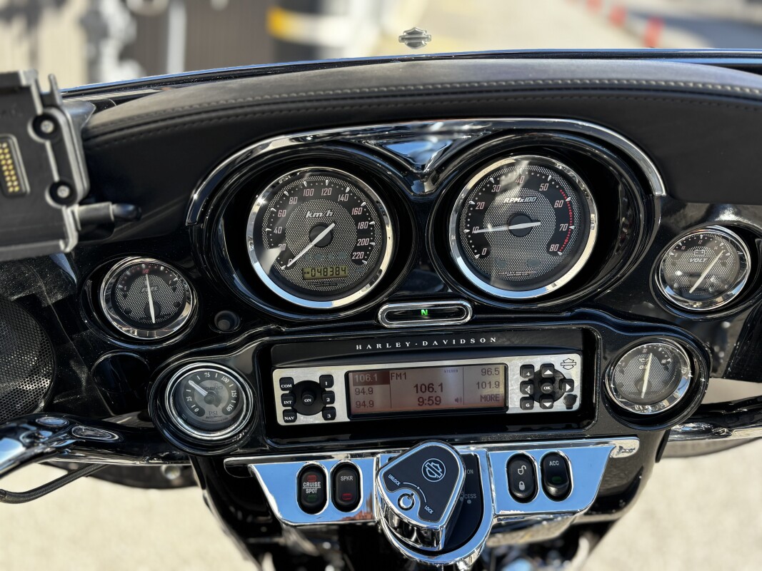 2013 Harley-Davidson CVO Ultra Classic Electra Glide 110th Anniversary Edition Anniversary Diamo - Photo 7