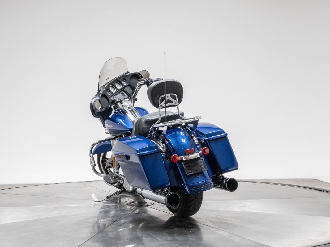 2017 Harley-Davidson FLHX Street Glide in Superior Blue with 13,511 miles - Photo 8