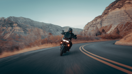 How Adaptive Ride Height on 2025 Harley-Davidson® Pan America® 1250 ST Helps Riders in Zephyrhills