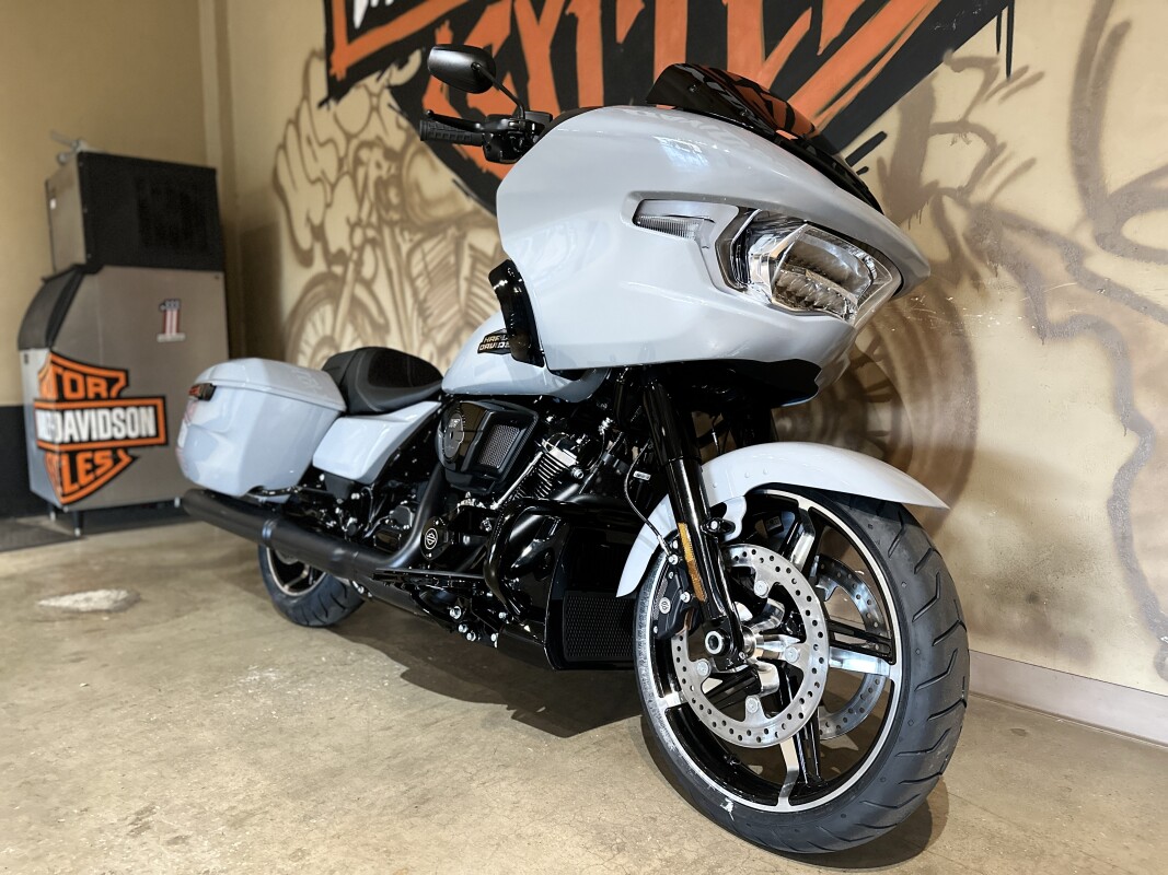 FLTRX 2025 Road Glide - Photo 7