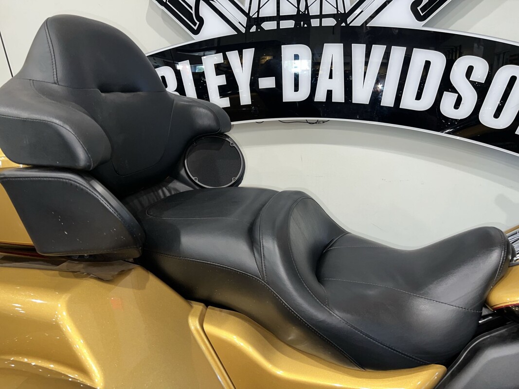 2017 Harley-Davidson Tri Glide Ultra FLHTCUTG - Photo 6
