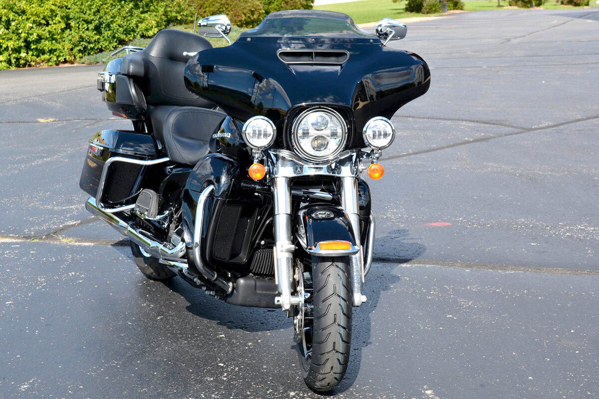 2019 Harley-Davidson Ultra Limited Vivid Black - Photo 2