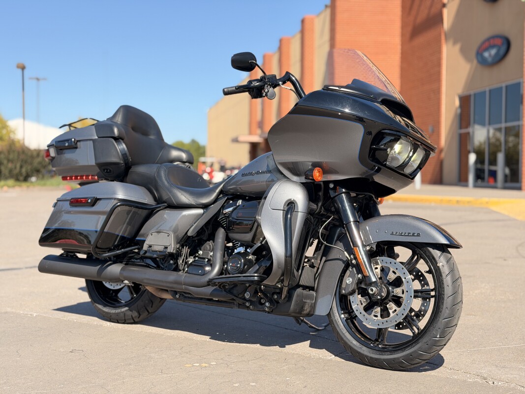 2021 Harley-Davidson Road Glide Limited FLTRK GAUNT GREY VIVID BLACK 653035 - Photo 2