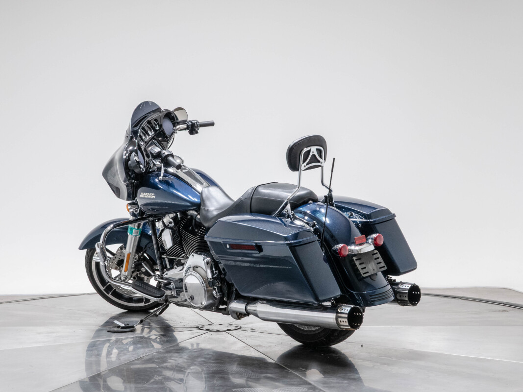 2016 HARLEY-DAVIDSON FLHXS STREET GLIDE SPECIAL in Cosmic Blue Pearl with 9112 miles - Photo 9