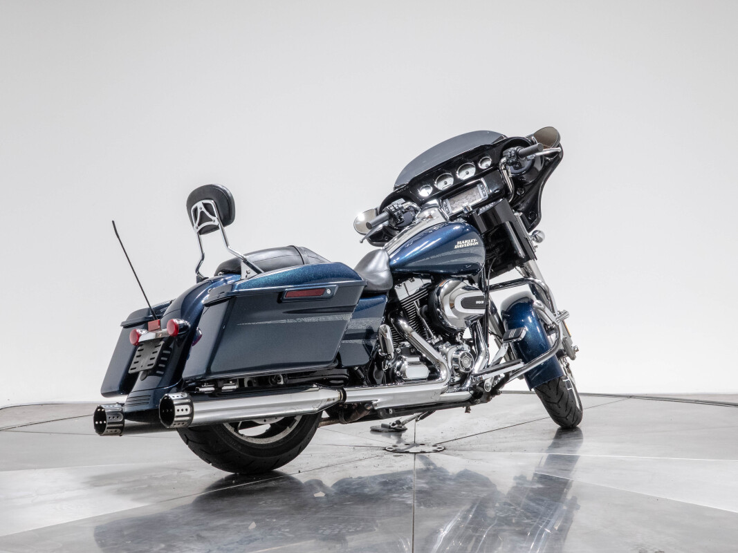 2016 HARLEY-DAVIDSON FLHXS STREET GLIDE SPECIAL in Cosmic Blue Pearl with 9112 miles - Photo 5