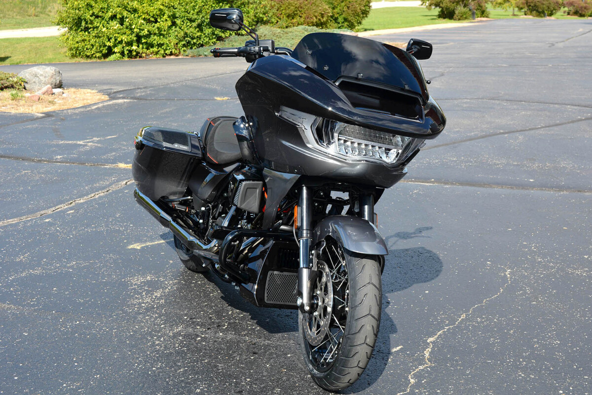 2025 Harley-Davidson CVO Road Glide Raven Fade - Photo 2