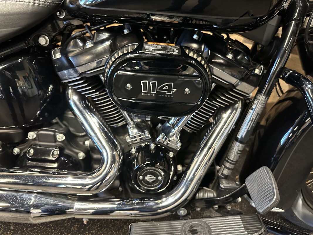 2018 Harley-Davidson Heritage Classic 114 Vivid Black FLHCS - Photo 8