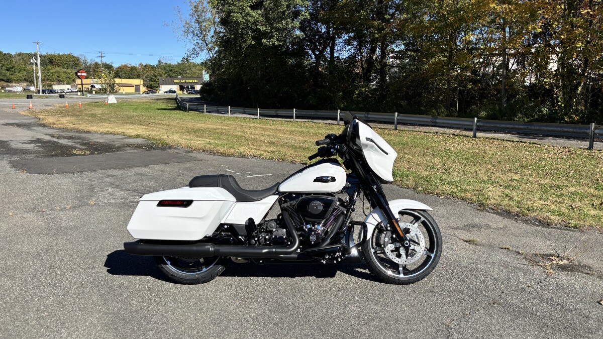 FLHX 2024 Street Glide - Photo 2
