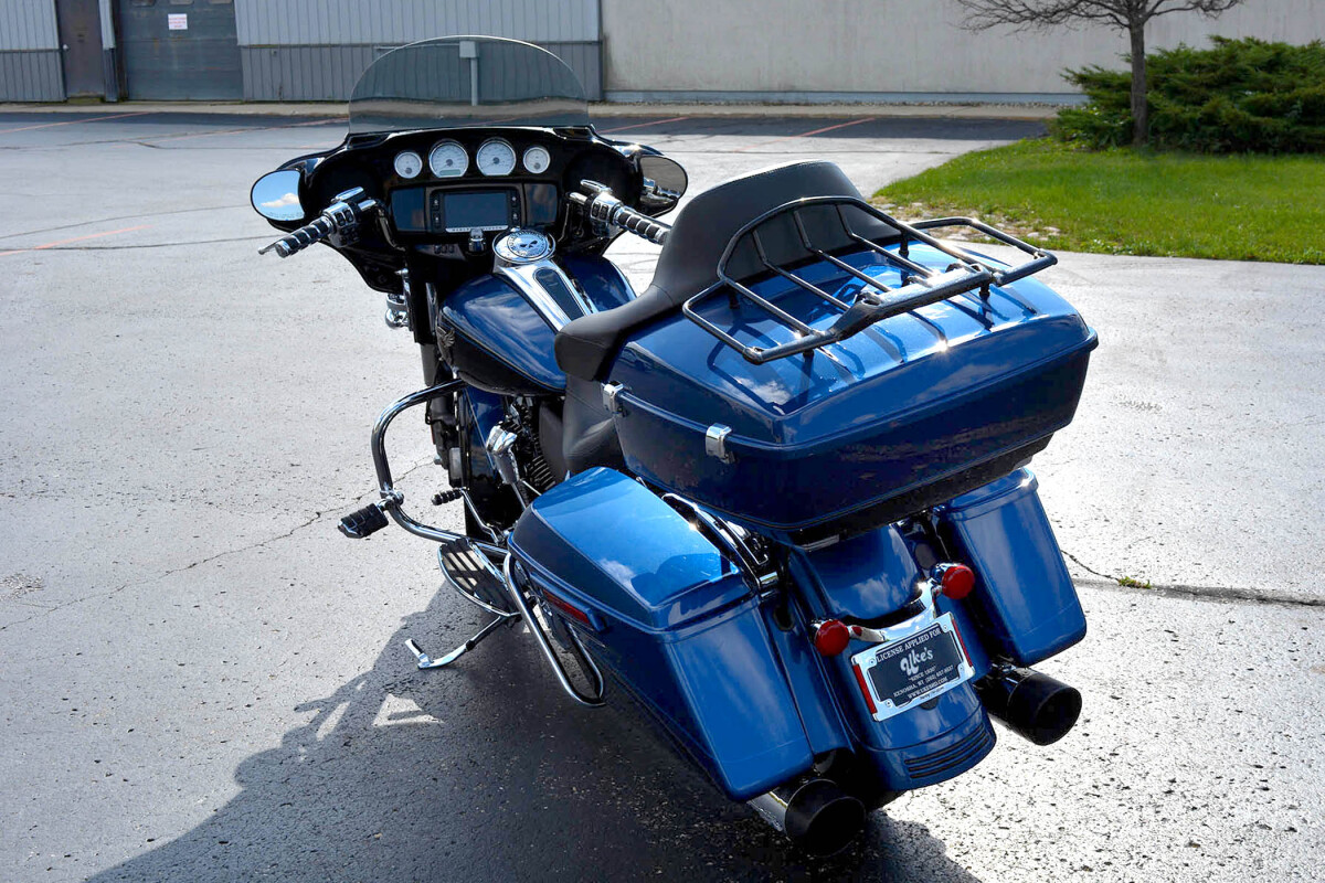 2018 Harley-Davidson CVO Street Glide 115TH Anniversary Legend Blue and Vivid Black - Photo 4