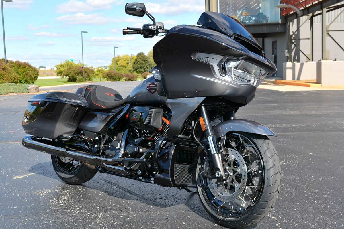 2025 Harley-Davidson CVO Road Glide Raven Fade - Photo 8