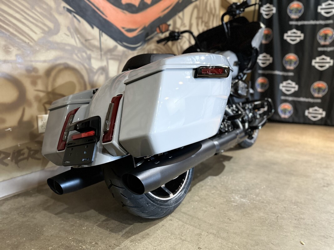 FLTRX 2025 Road Glide - Photo 3