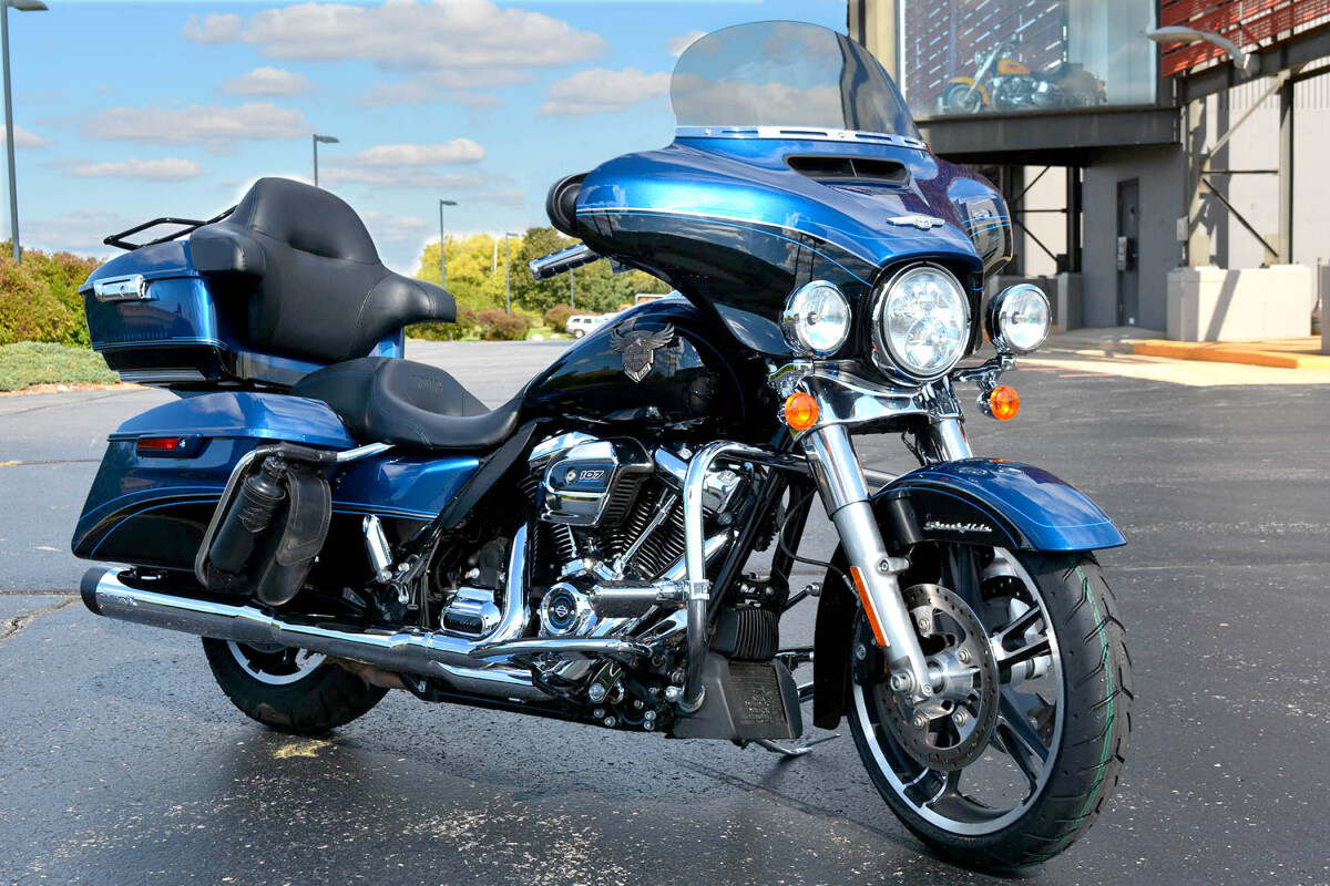 2018 Harley-Davidson CVO Street Glide 115TH Anniversary Legend Blue and Vivid Black - Photo 9