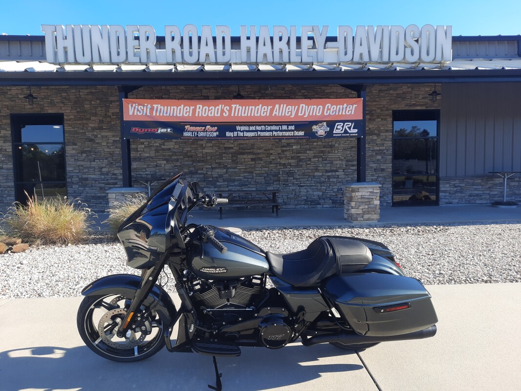 2025 Harley-Davidson Street Glide Iron Horse Metallic - Black Finish
