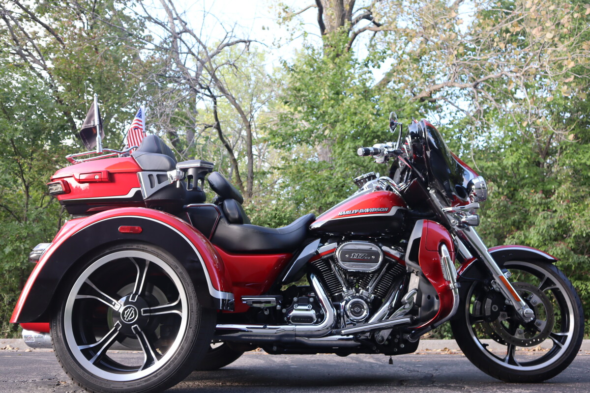 2021 Harley-Davidson CVO Tri Glide FLHTCUTGSE