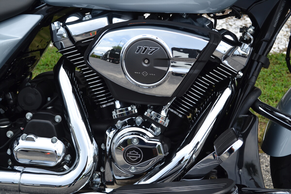 2025 Harley-Davidson Street Glide Atlas Silver Metallic - FLHX - Photo 5