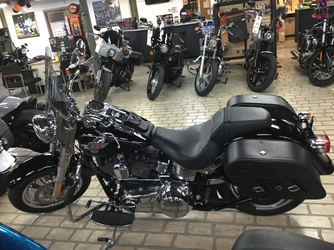 2017 Harley-Davidson Fat Boy Vivid Black - Photo 3