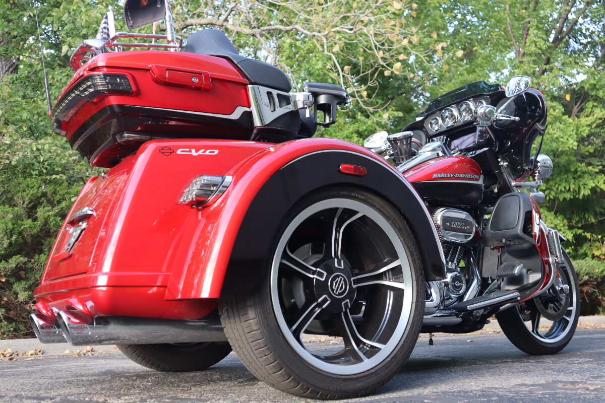 2021 Harley-Davidson CVO Tri Glide FLHTCUTGSE - Photo 2