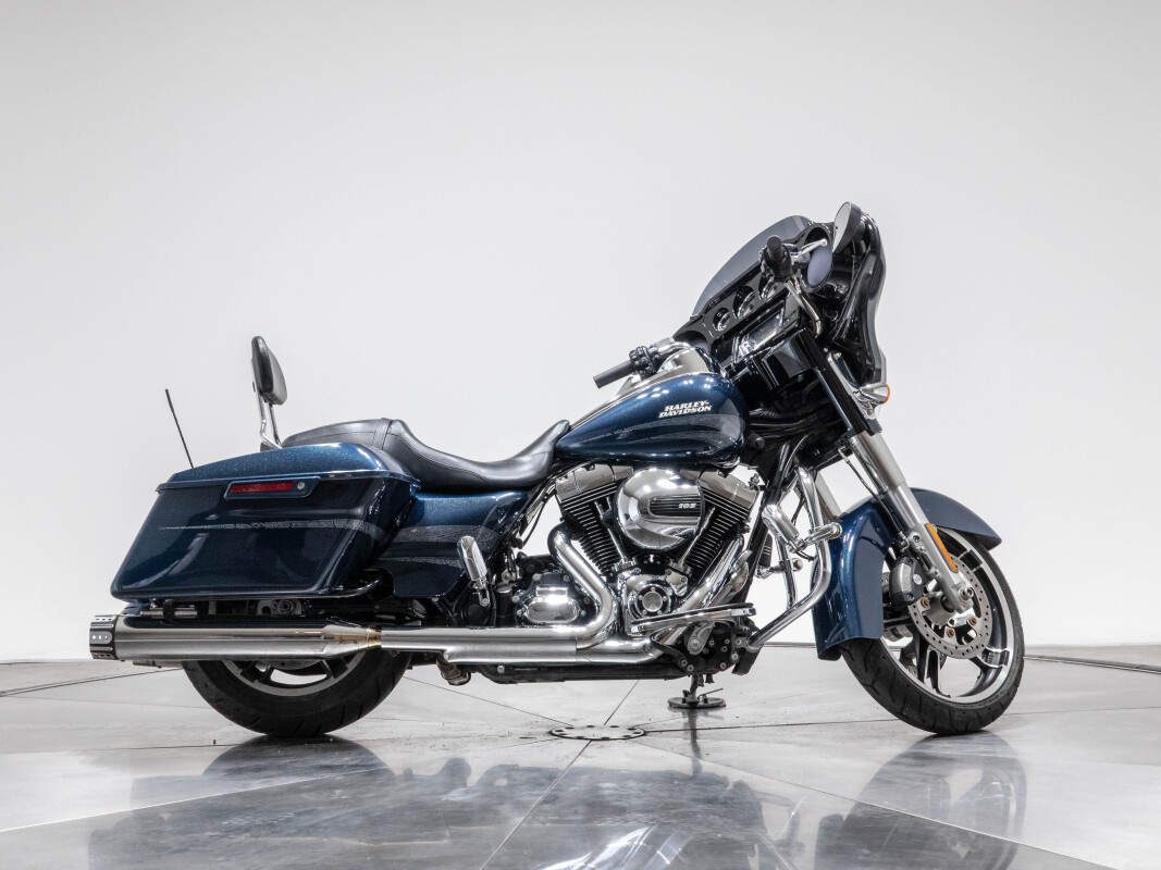 2016 HARLEY-DAVIDSON FLHXS STREET GLIDE SPECIAL in Cosmic Blue Pearl with 9112 miles