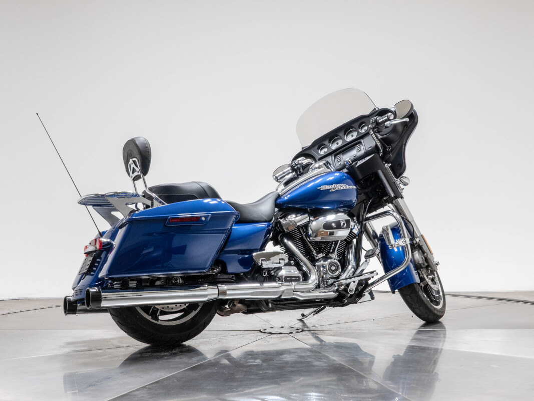 2017 Harley-Davidson FLHX Street Glide in Superior Blue with 13,511 miles - Photo 4