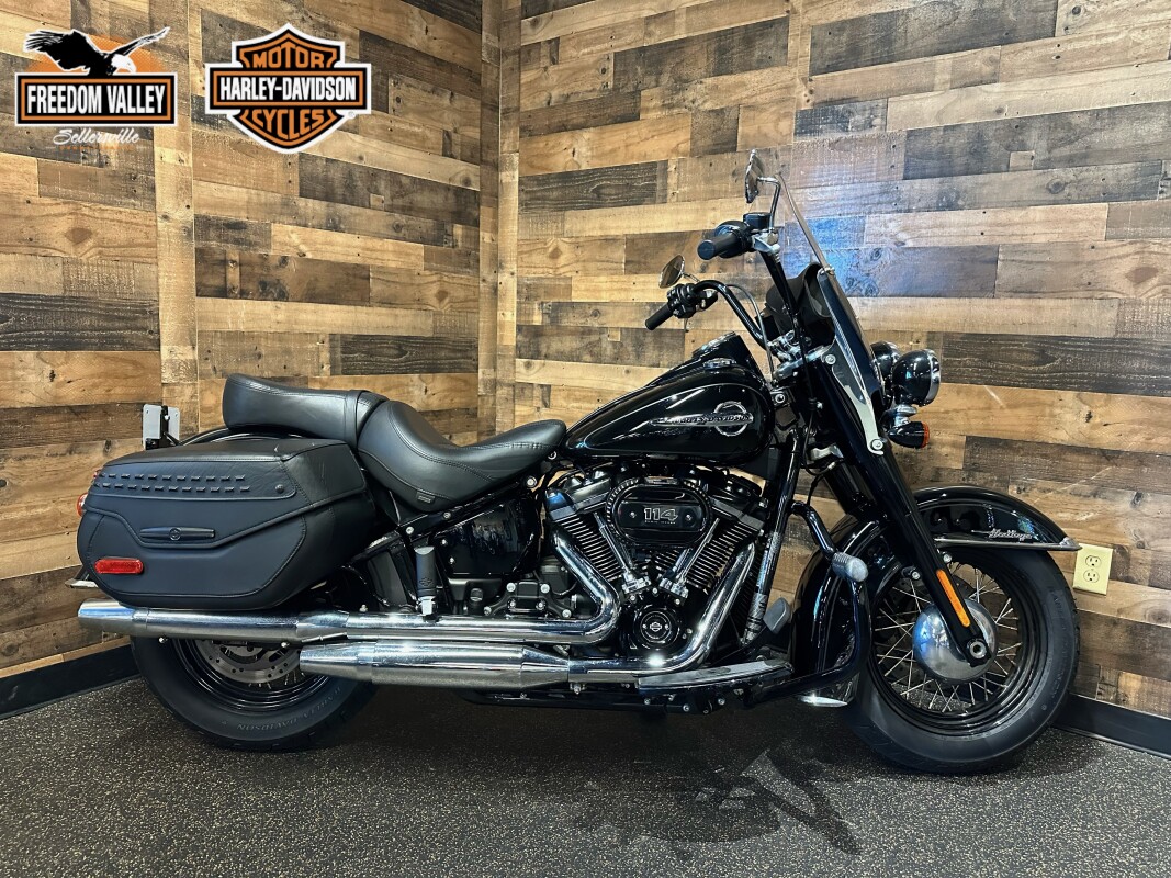 2018 Harley-Davidson Heritage Classic 114 Vivid Black FLHCS