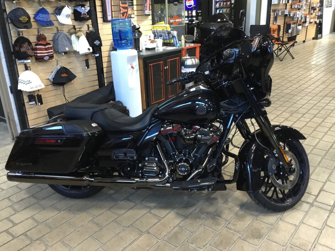 2022 Harley-Davidson CVO Street Glide Blue Steel
