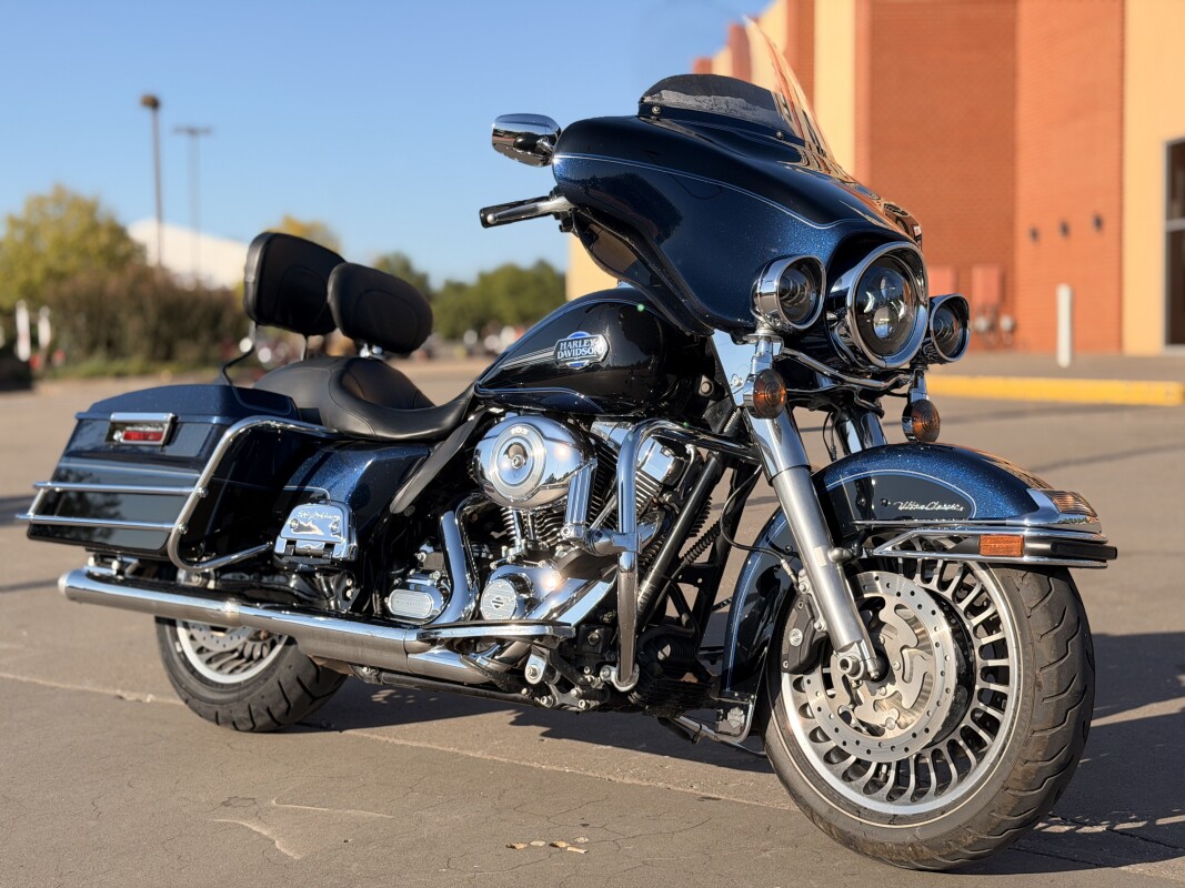 2012 Harley-Davidson Ultra Classic FLHTCU103 BIG BLUE/V BLK 684826 - Photo 2