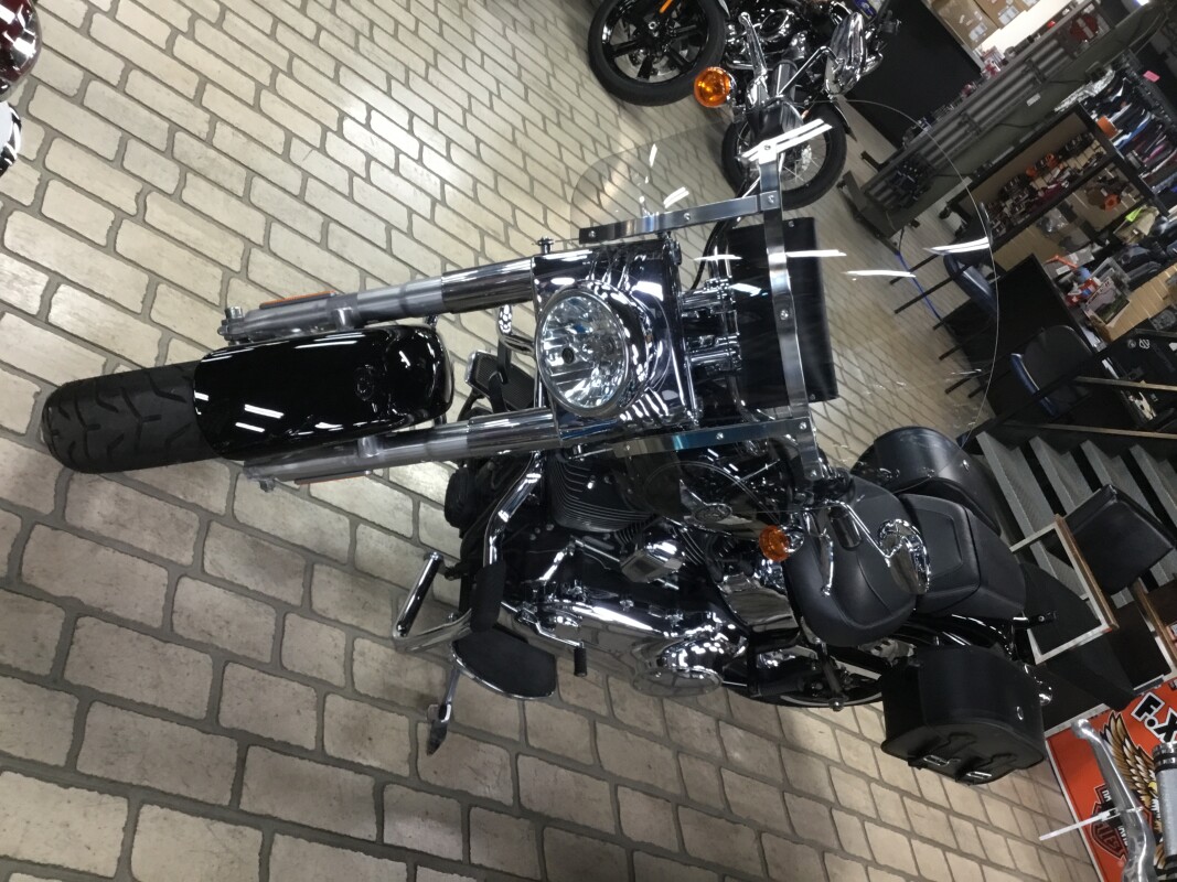 2017 Harley-Davidson Fat Boy Vivid Black - Photo 4