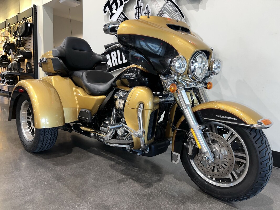2017 Harley-Davidson Tri Glide Ultra FLHTCUTG - Photo 2