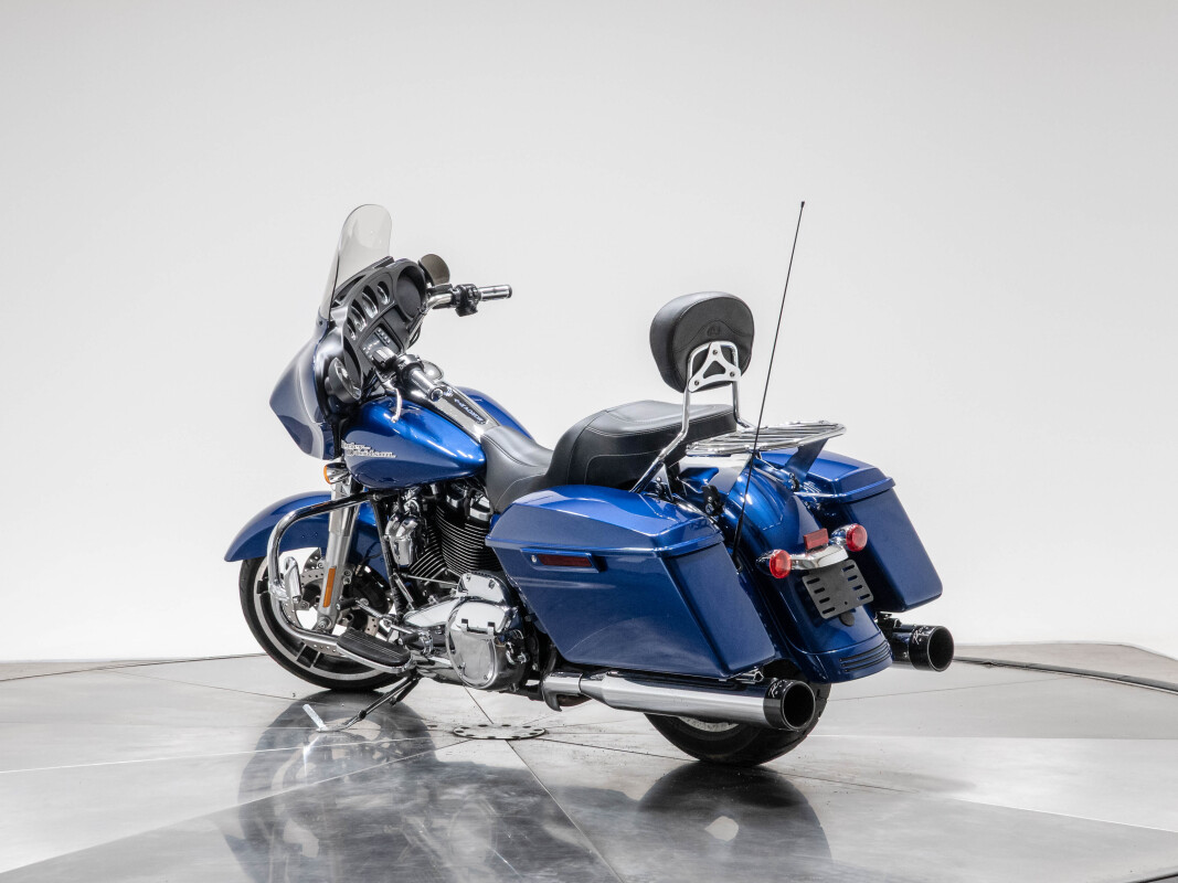2017 Harley-Davidson FLHX Street Glide in Superior Blue with 13,511 miles - Photo 9