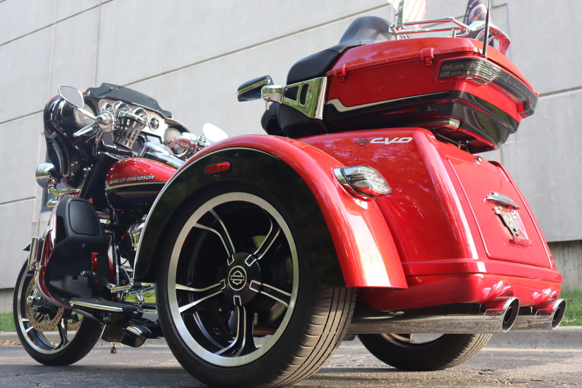 2021 Harley-Davidson CVO Tri Glide FLHTCUTGSE - Photo 4