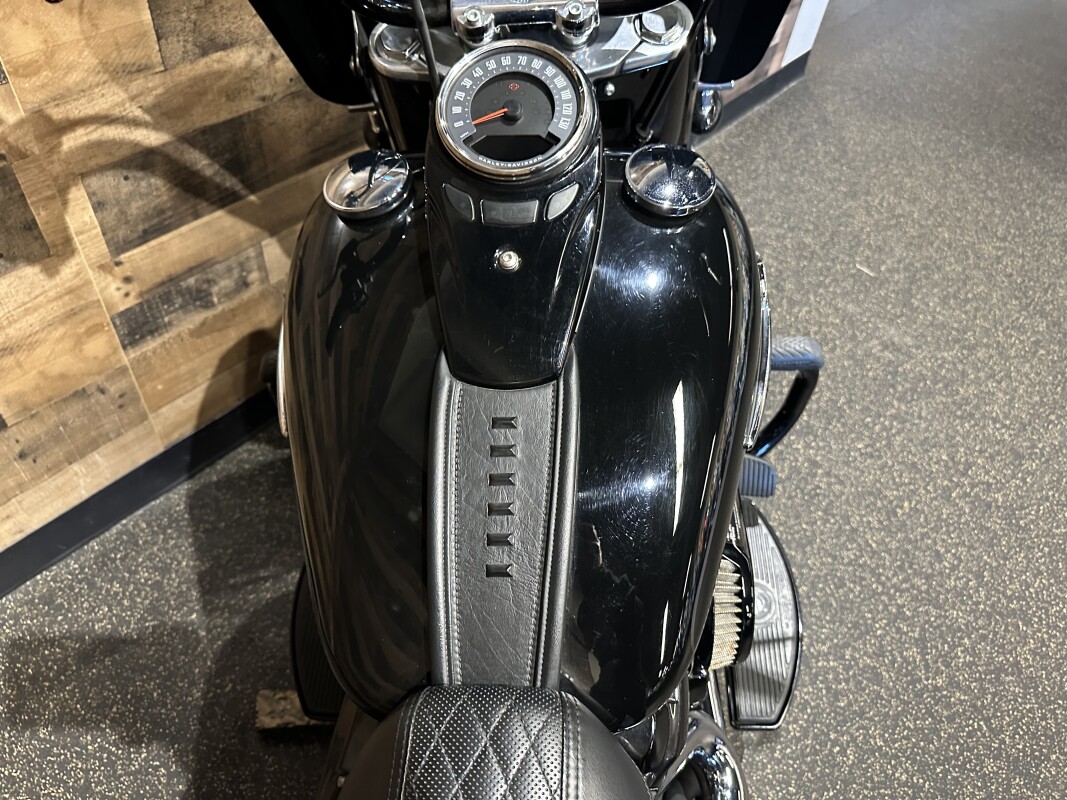 2018 Harley-Davidson Heritage Classic 114 Vivid Black FLHCS - Photo 6