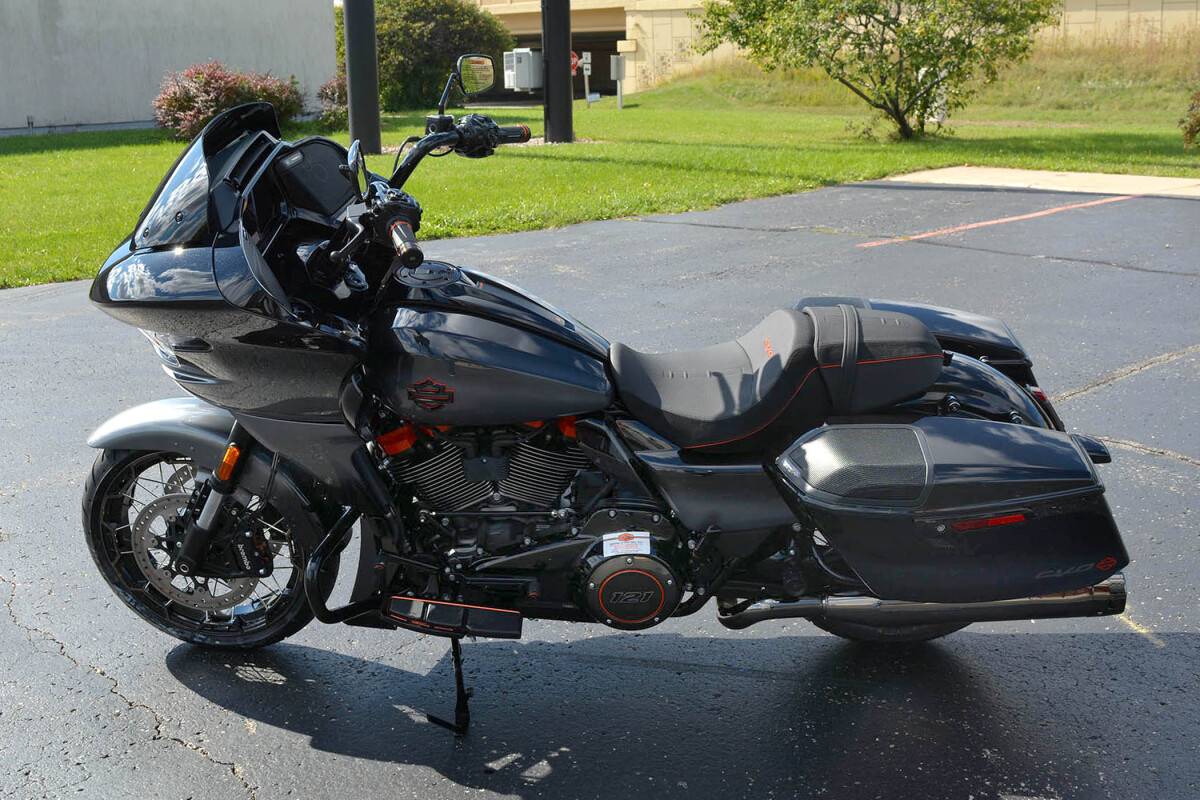 2025 Harley-Davidson CVO Road Glide Raven Fade - Photo 3