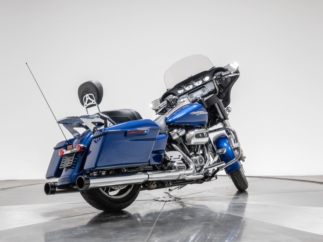 2017 Harley-Davidson FLHX Street Glide in Superior Blue with 13,511 miles - Photo 5