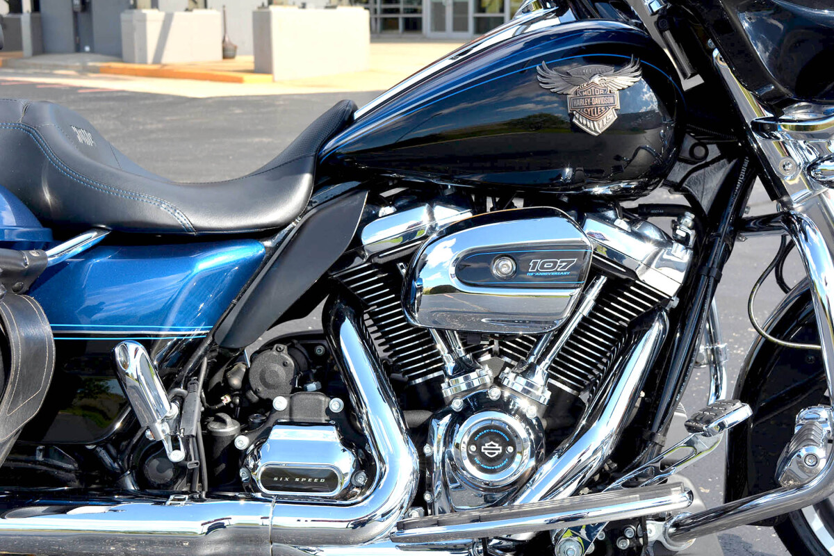 2018 Harley-Davidson CVO Street Glide 115TH Anniversary Legend Blue and Vivid Black - Photo 10