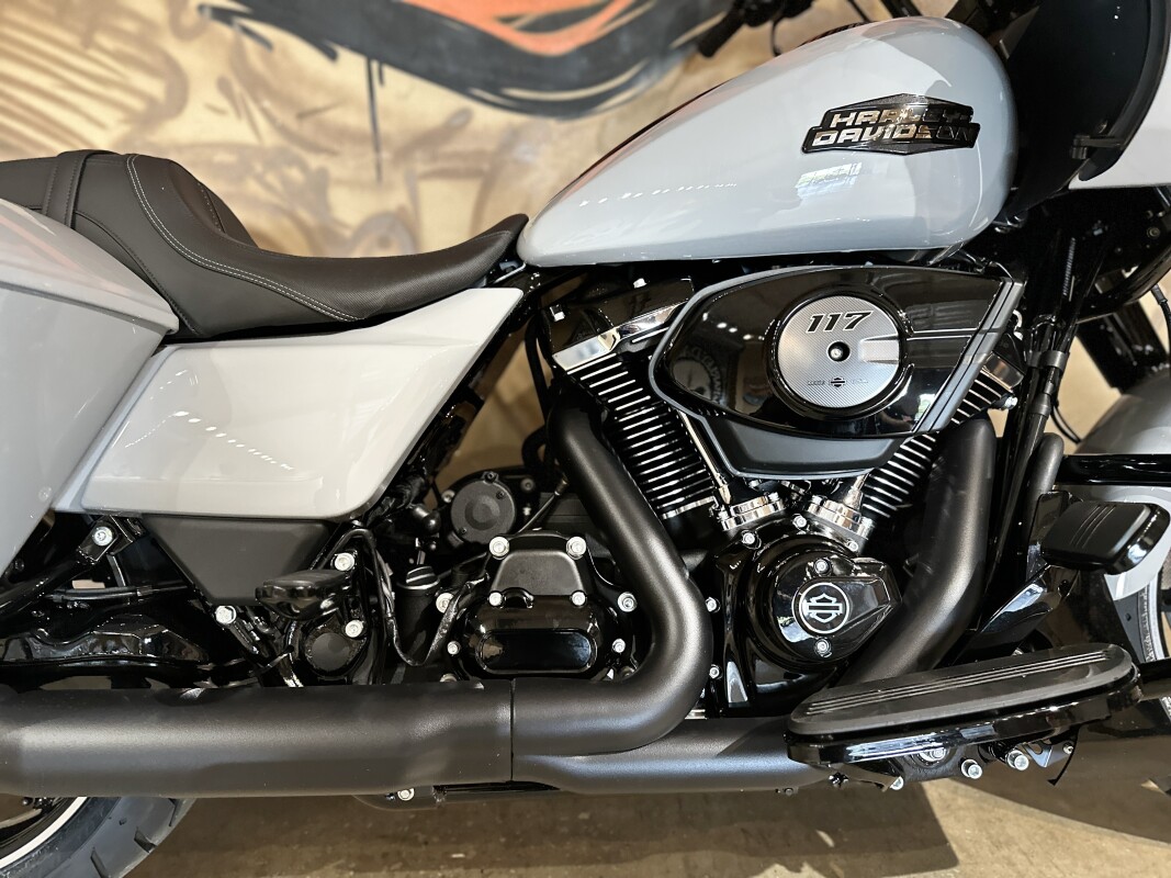 FLTRX 2025 Road Glide - Photo 5