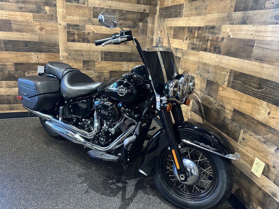 2018 Harley-Davidson Heritage Classic 114 Vivid Black FLHCS - Photo 3