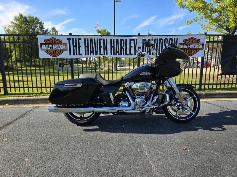 2025 Harley-Davidson® Road Glide® Vivid Black