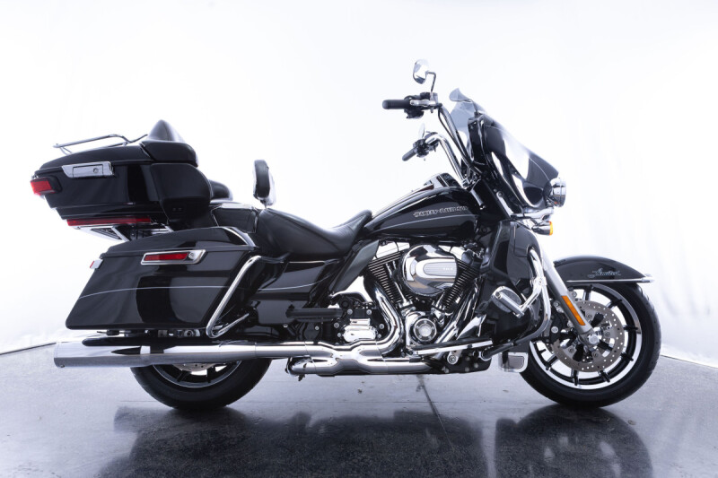 2014 Harley-Davidson® Ultra Limited Vivid Black