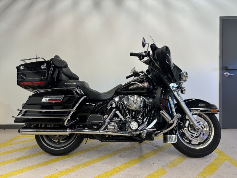 2005 Harley-Davidson® Electra Glide® Classic Vivid Black