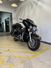 2005 Harley-Davidson® Electra Glide® Classic Vivid Black thumb 3
