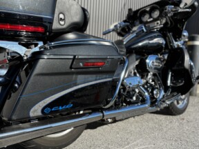 2013 Harley-Davidson® CVO™ Ultra Classic® Electra Glide® 110th Anniversary Edition Anniversary Diamo thumb 2